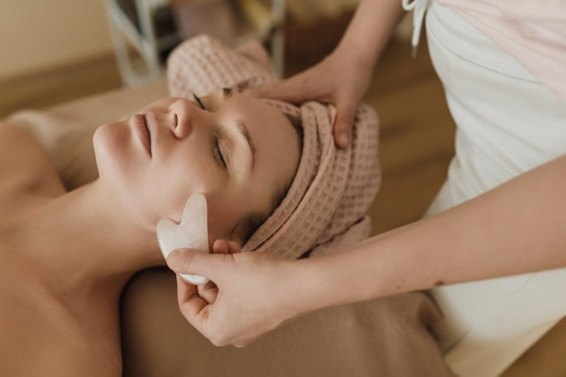 Gua Sha: La Técnica de Belleza que Transformará tu Piel - Facial Fitness