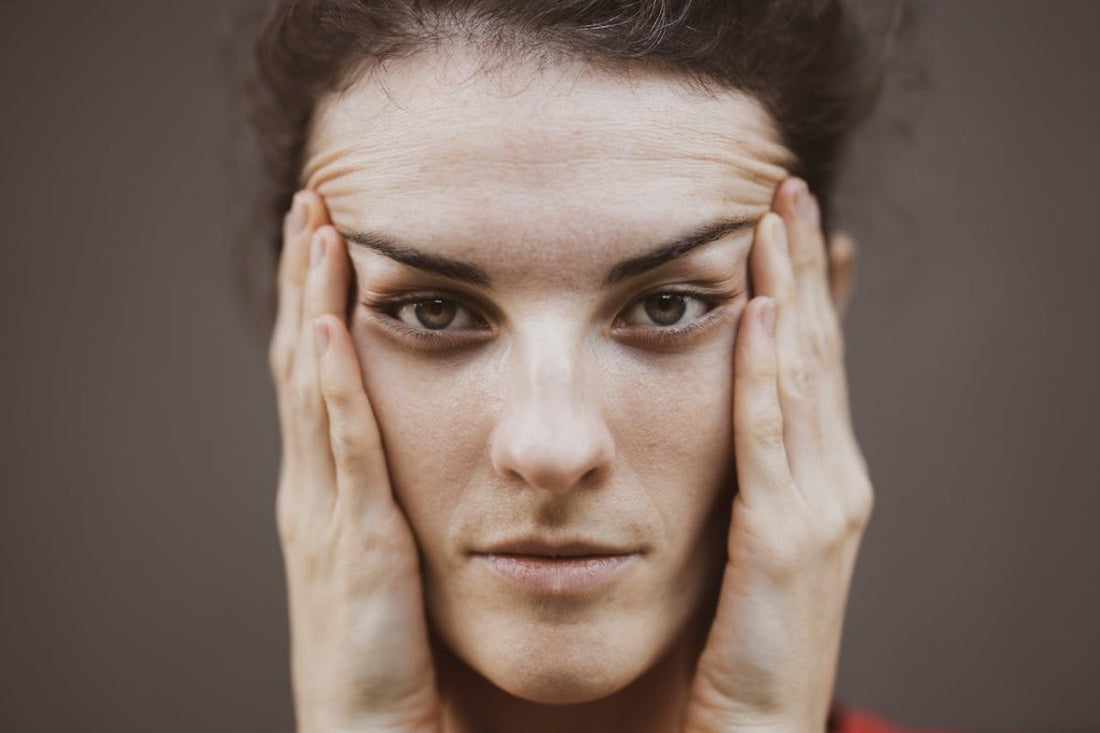 Por Qué Aparecen Arrugas en la Frente si soy joven - Facial Fitness